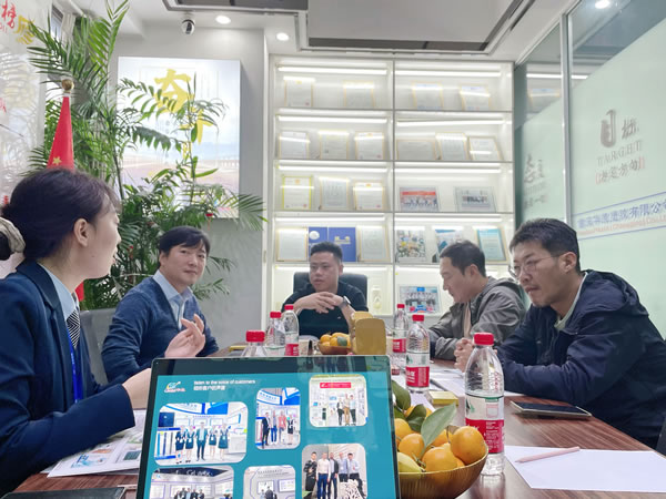 歡迎國(guó)外客戶訪問(wèn)華凱工廠